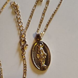 Gold Pendant Necklace